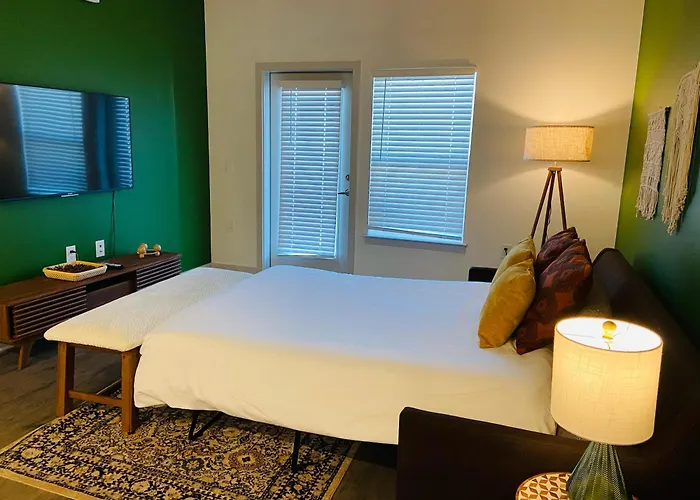 Complete Cozy 2Bed Apartment 10 Min To Parks Allows Pet, Resort-Style Amenities